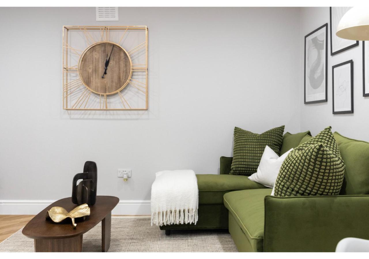 Apartamento Conveniently Situated - Luxuriously Furnished!