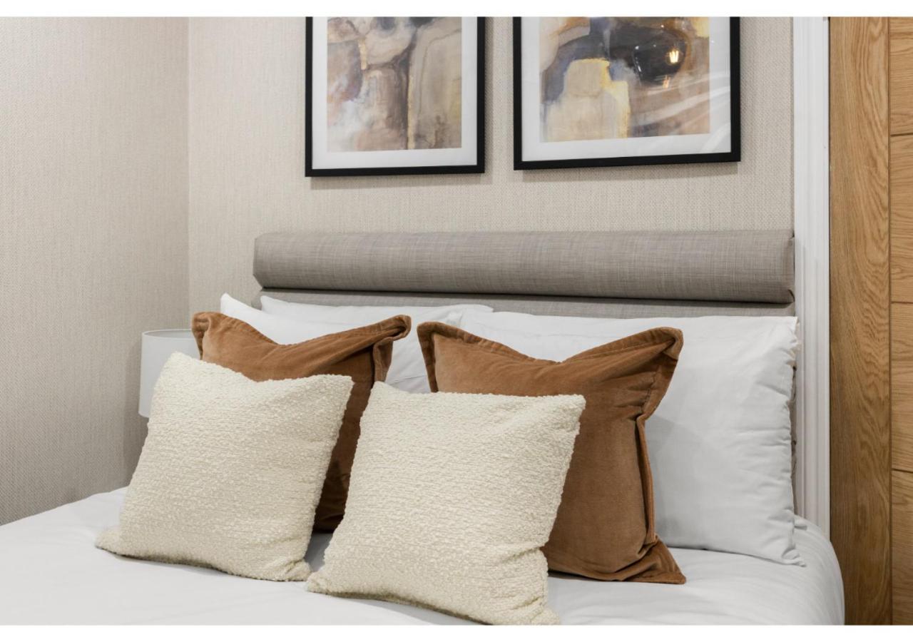Apartamento Conveniently Situated - Luxuriously Furnished! *