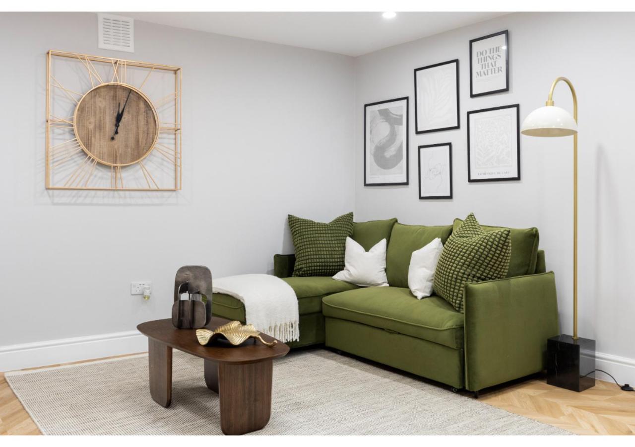 Apartamento Conveniently Situated - Luxuriously Furnished!
