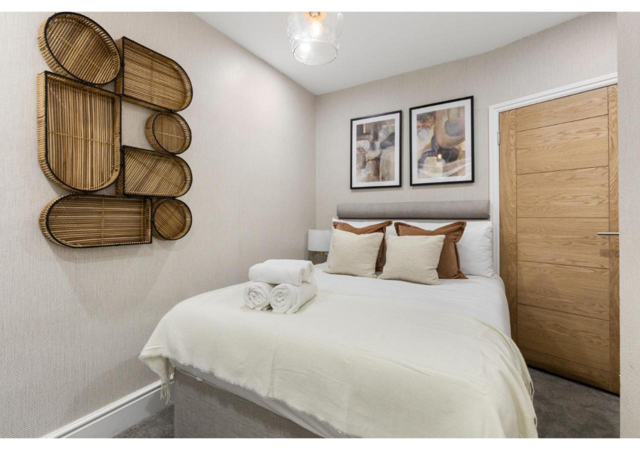 Apartamento Conveniently Situated - Luxuriously Furnished!
