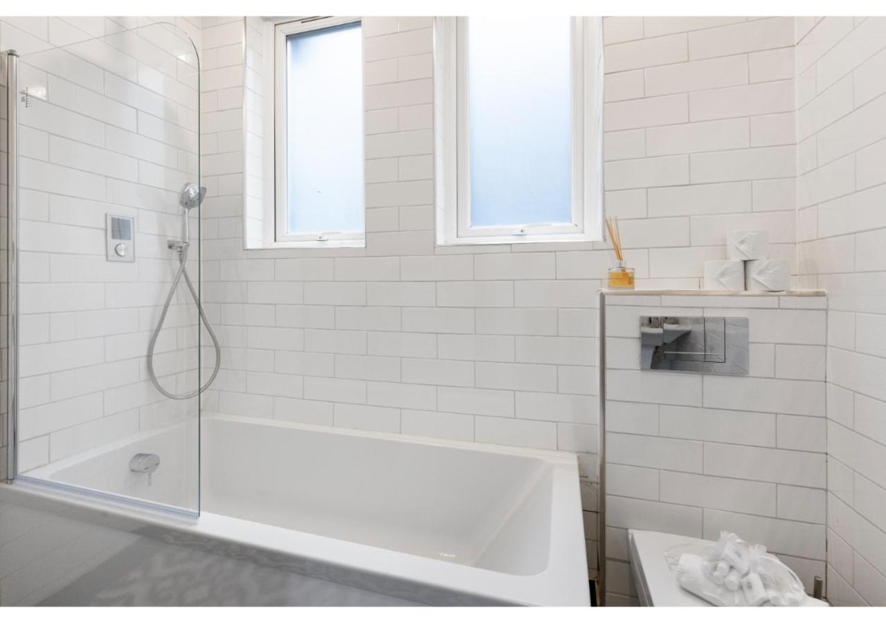 Apartamento Conveniently Situated - Luxuriously Furnished! *
